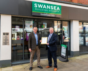 Ian Gwilym, DofE Wales Senior Relationship Manager (left), presents Gold Associate certificate to Alun Williams, CEO of Swansea Building Society (right).