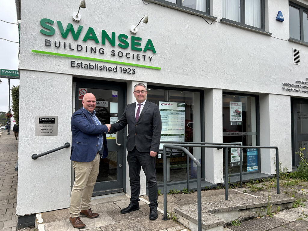 Phil Jardine (left), Chair of Cardiff Business Club, with Richard Miles (right) of Swansea Building Society.